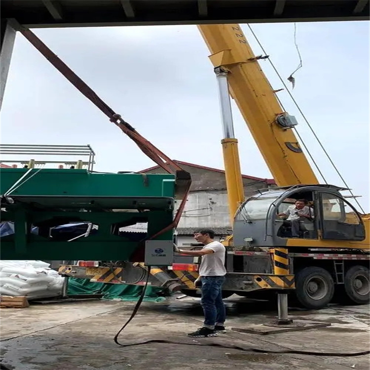 成武吊风力发电机的吊车大概多少钱